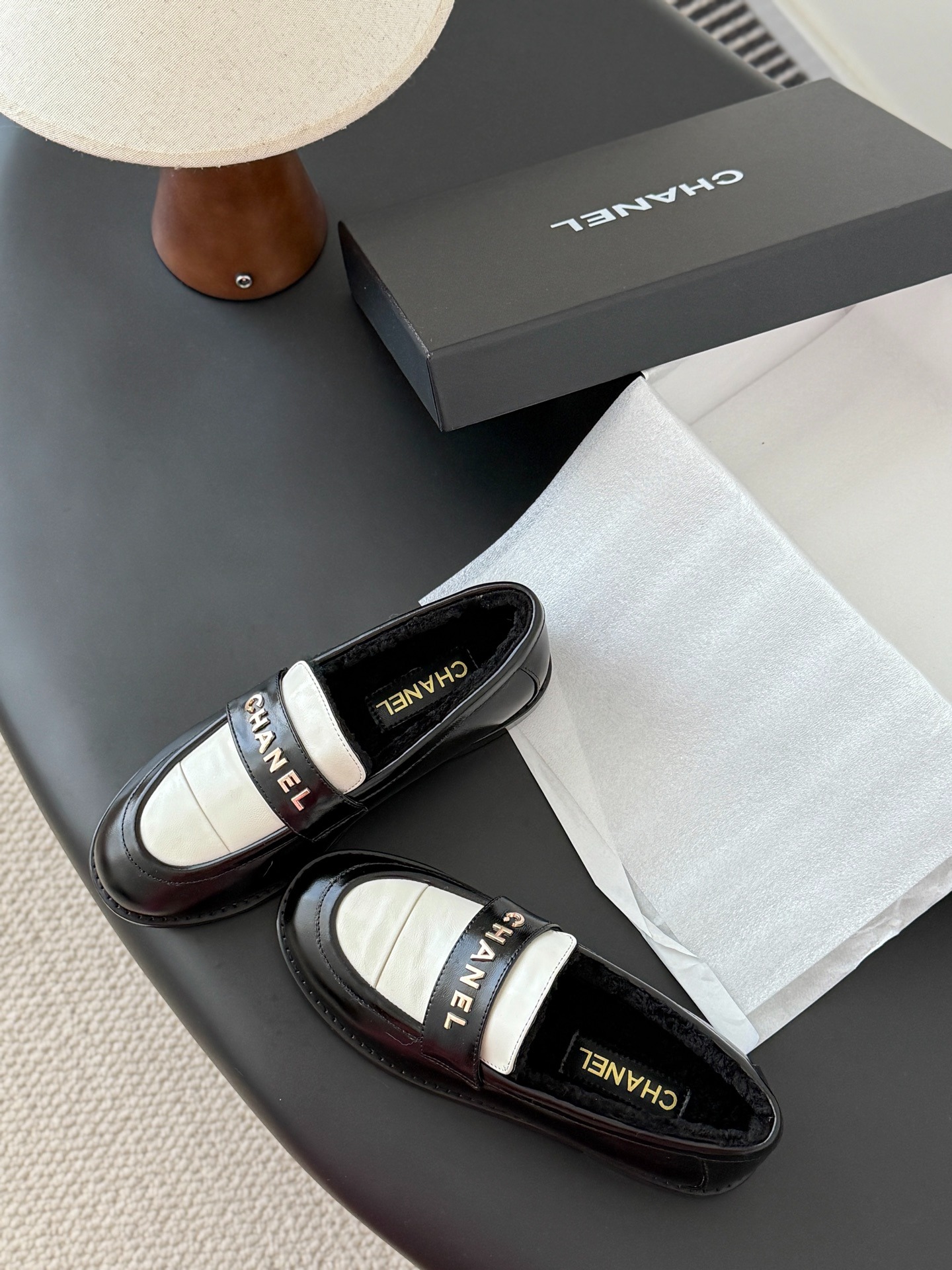 샤넬 25K 신상 뽀글이 로퍼