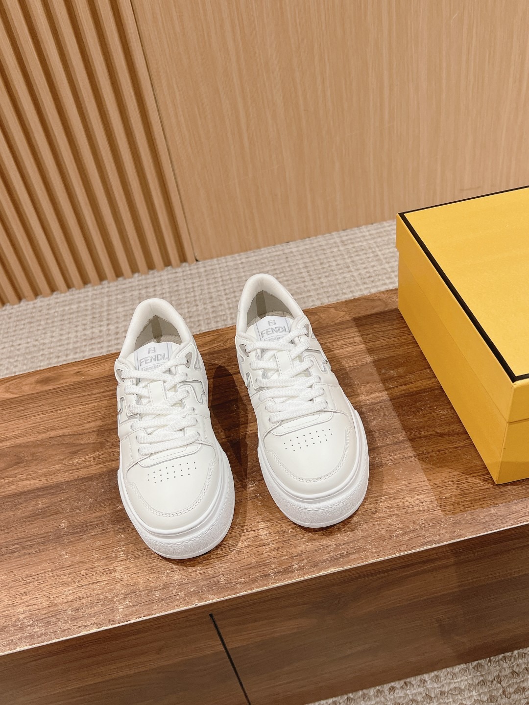 펜디 가죽 뉴 통굽 스니커즈