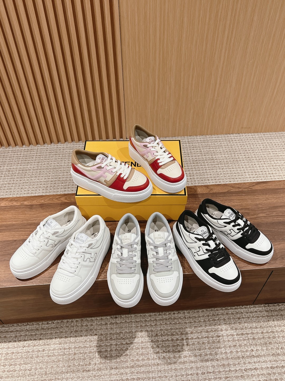 펜디 가죽 뉴 통굽 스니커즈