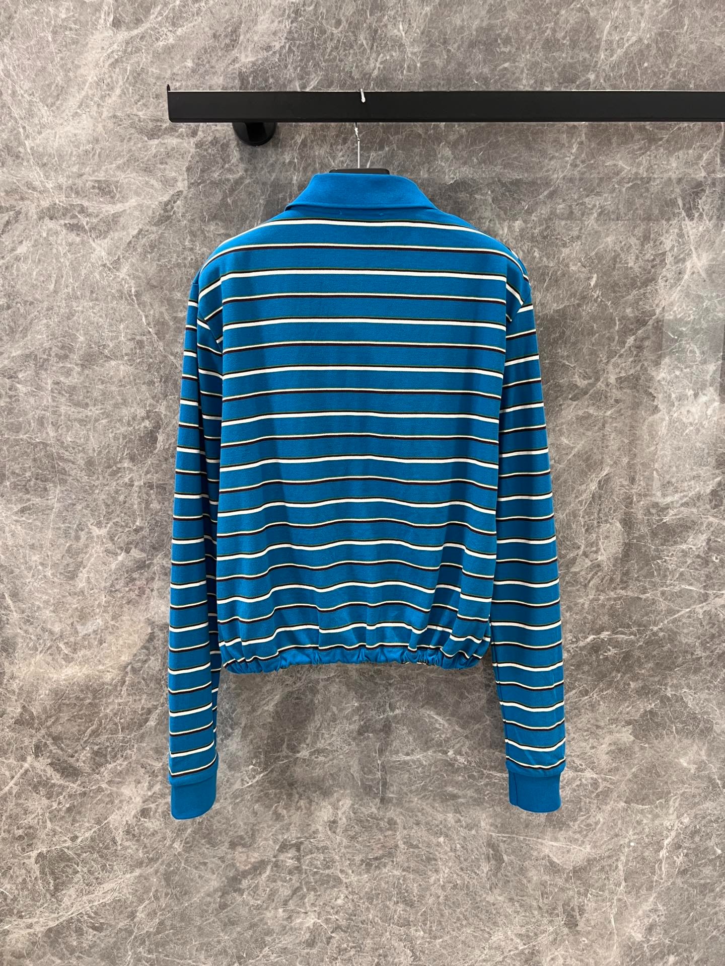 프라다 25Ss 이른 봄 신상 멜란지 스트라이프 터틀넥