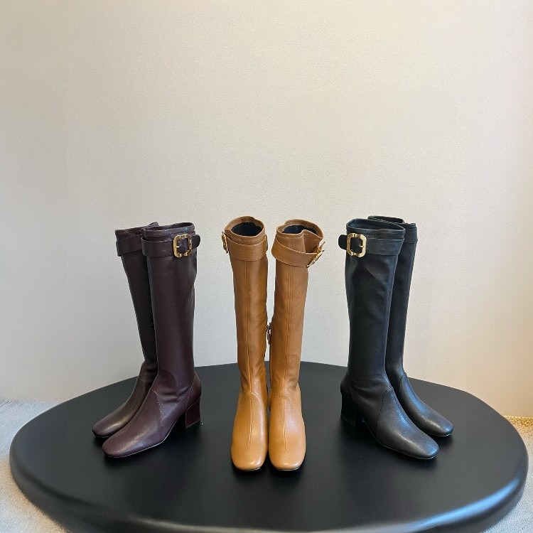 미우미우 가죽 버클 롱 부츠