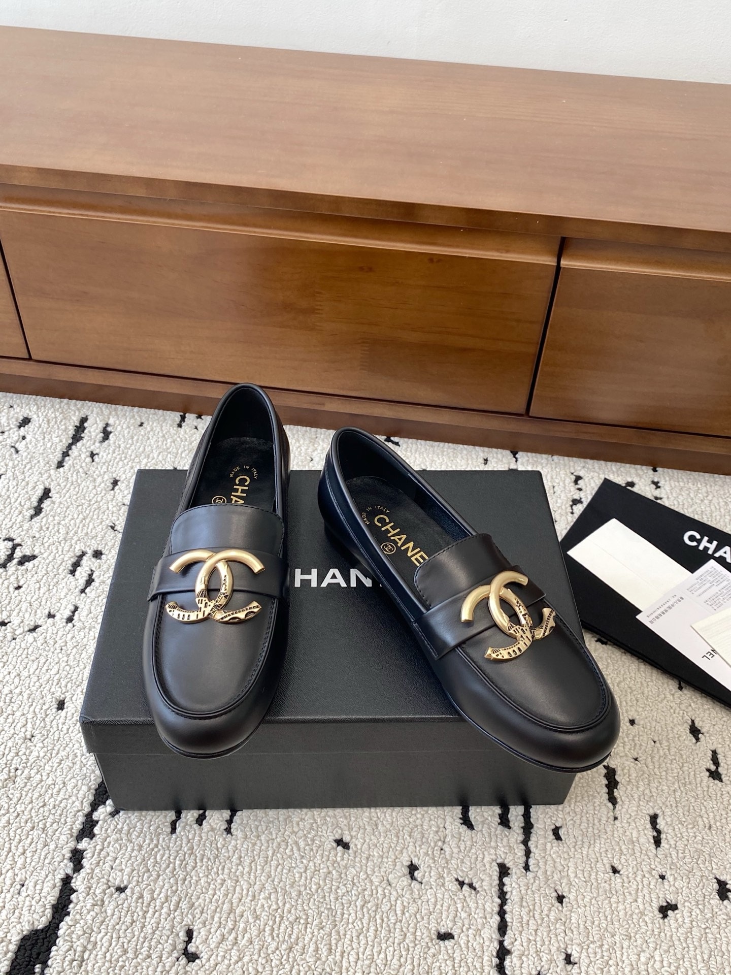 샤넬 25C 가을/겨울 신상 스틸레토 플랫