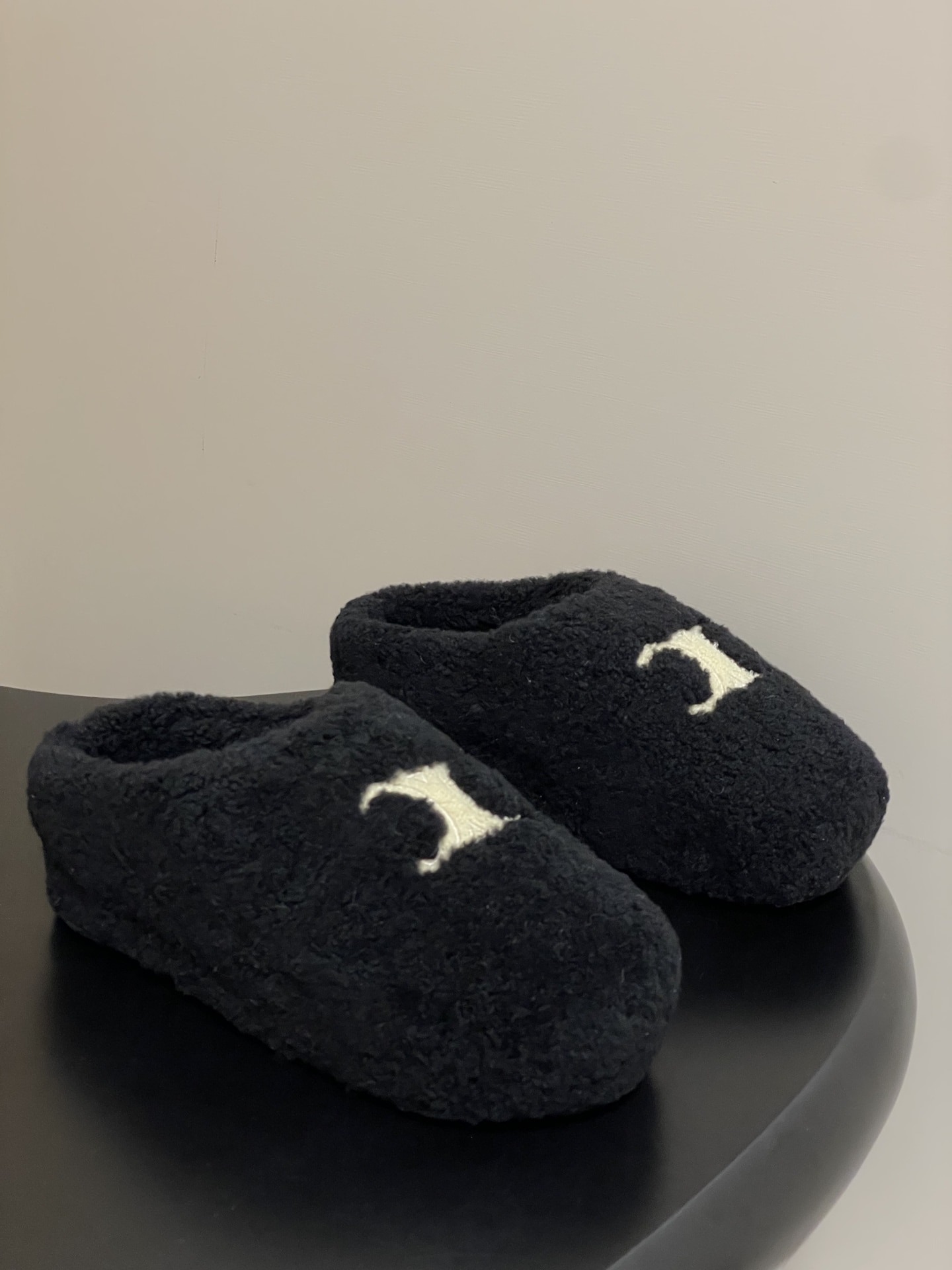 셀린느 25Fw 신상 울반 슬리퍼