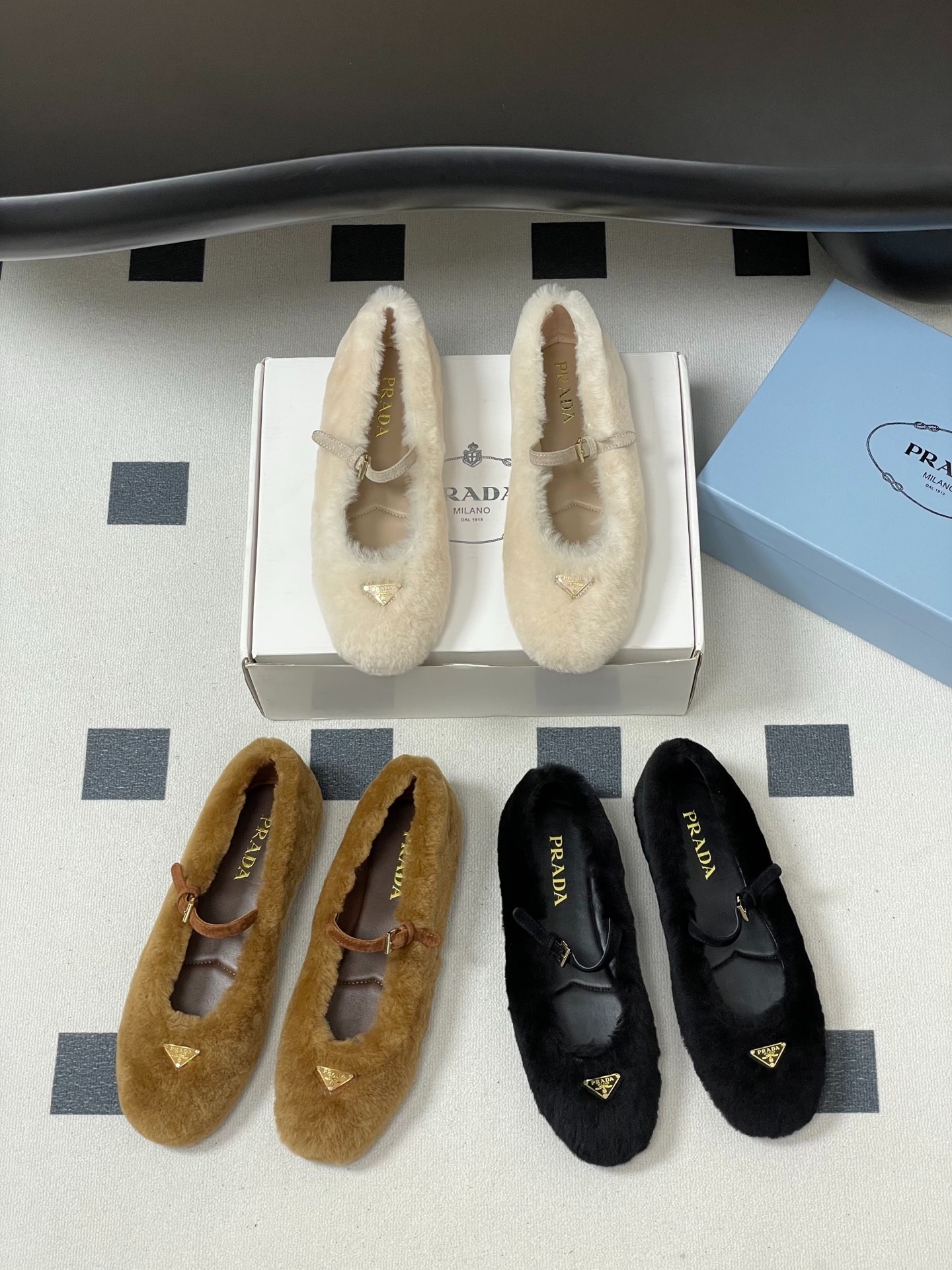 프라다 25S 신상 울 발레 플랫 퍼 메리제인 플랫