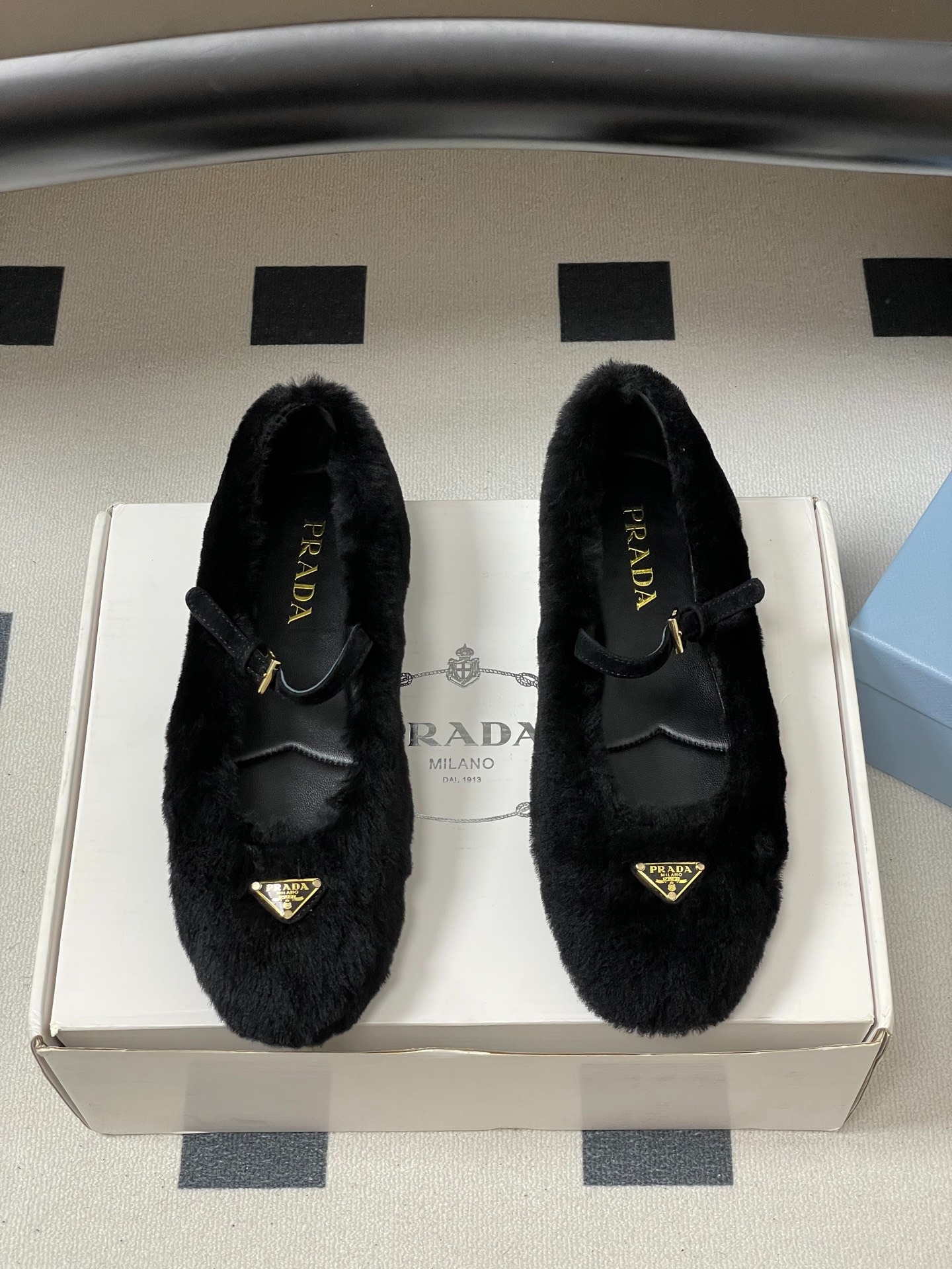 프라다 25S 신상 울 발레 플랫 퍼 메리제인 플랫