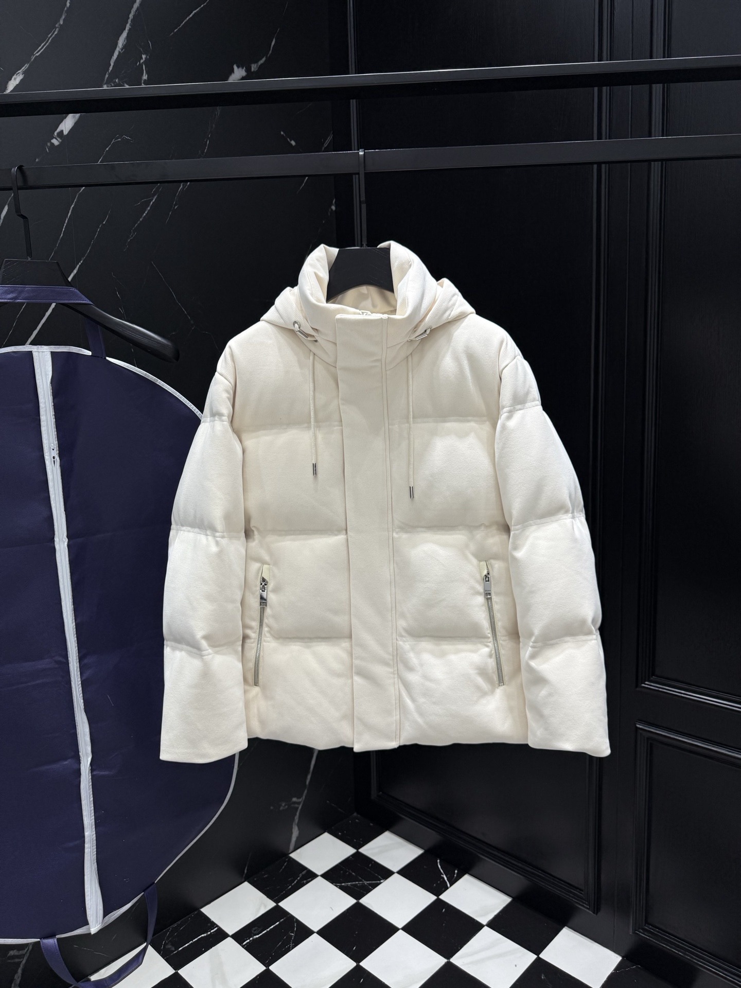 에*메네질도 제냐 25 신상 패딩