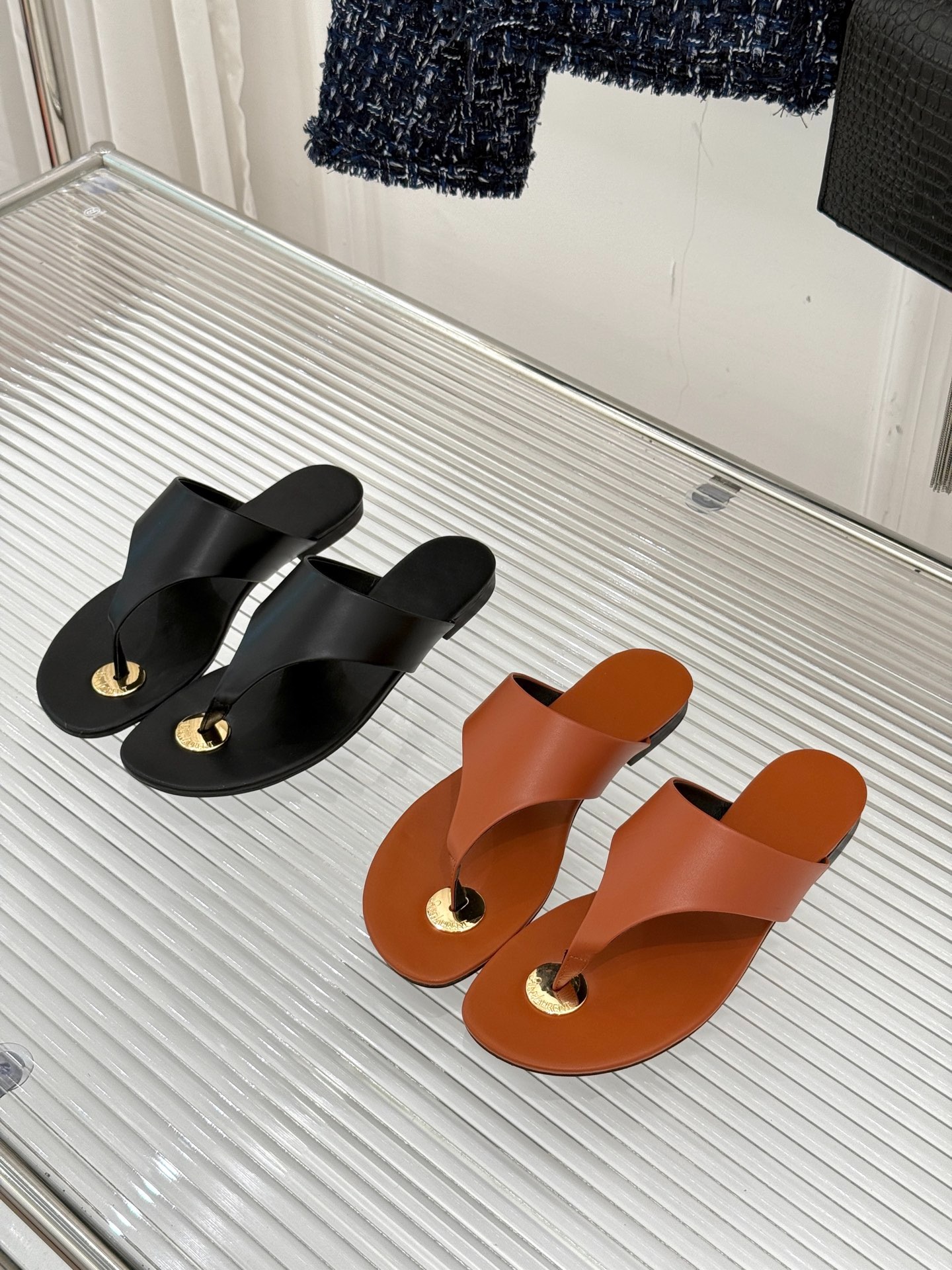 입생로랑 25 봄여름 신상 조리 슬리퍼