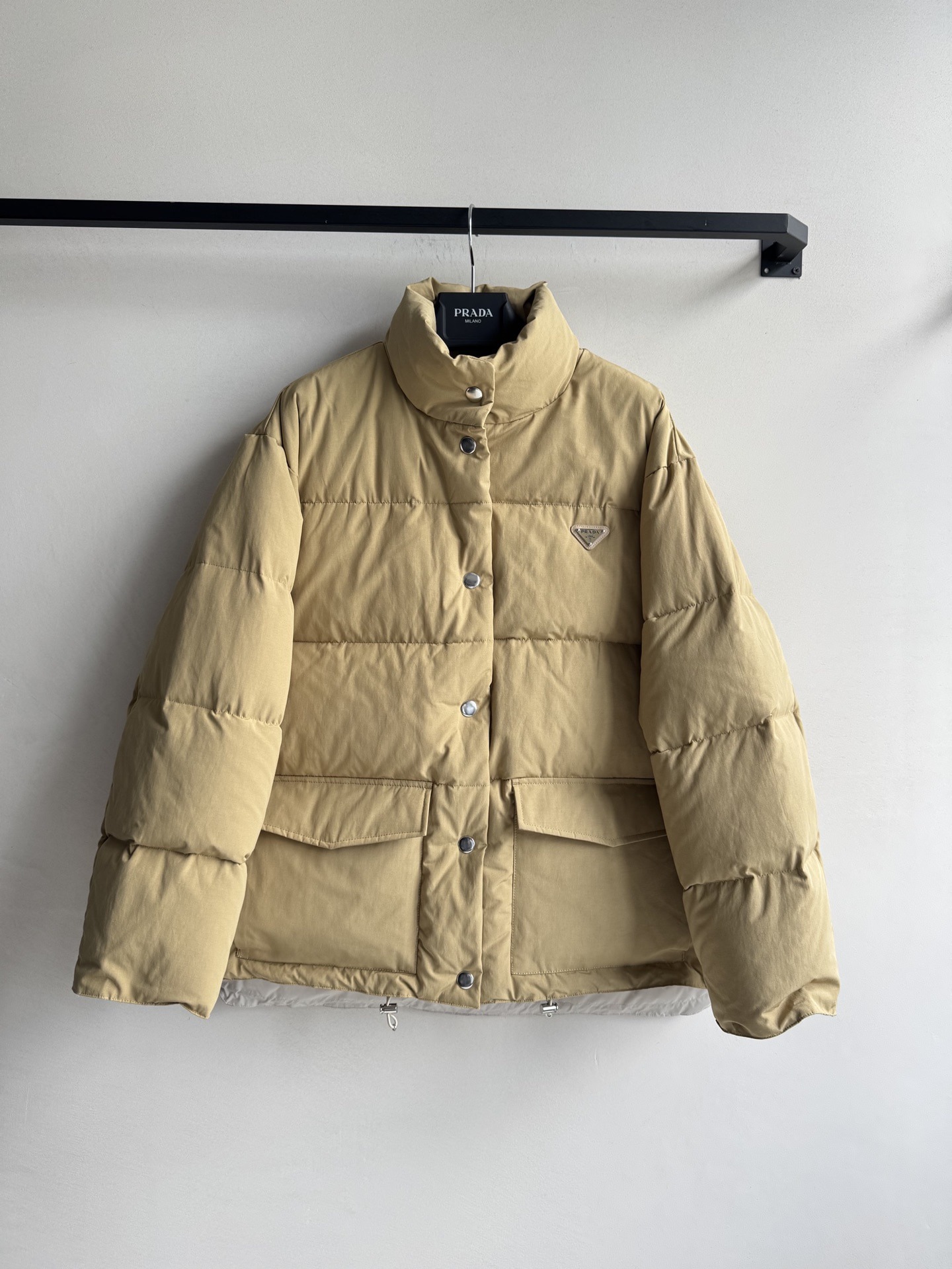 프라다 2025 신상 하이넥 야상 점퍼