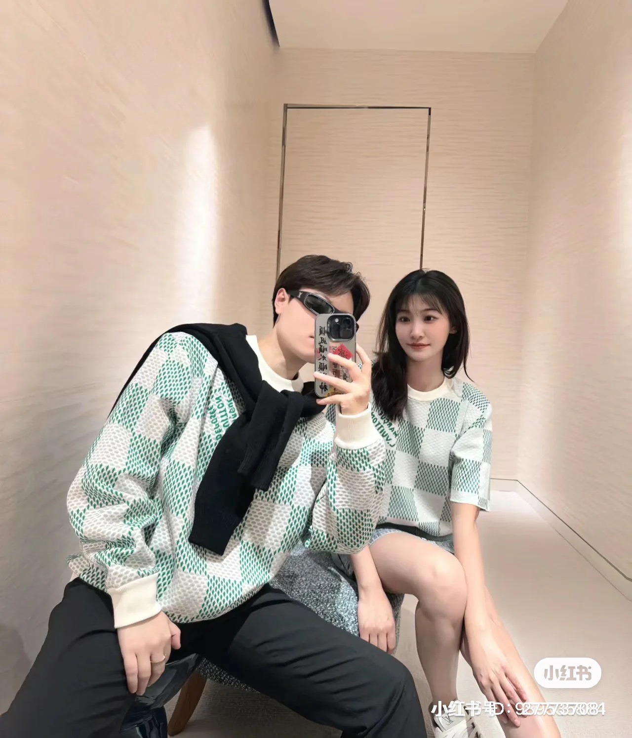 루이비통 다미에 슬리브 크루넥 니트