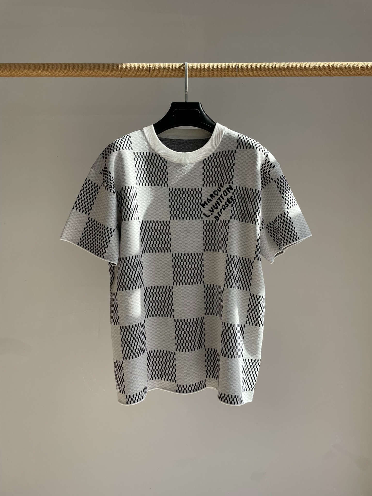 루이비통 다미에 슬리브 크루넥 니트