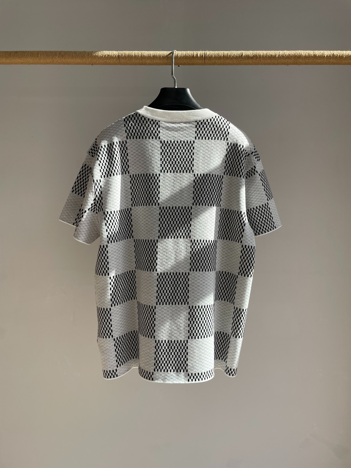 루이비통 다미에 슬리브 크루넥 니트