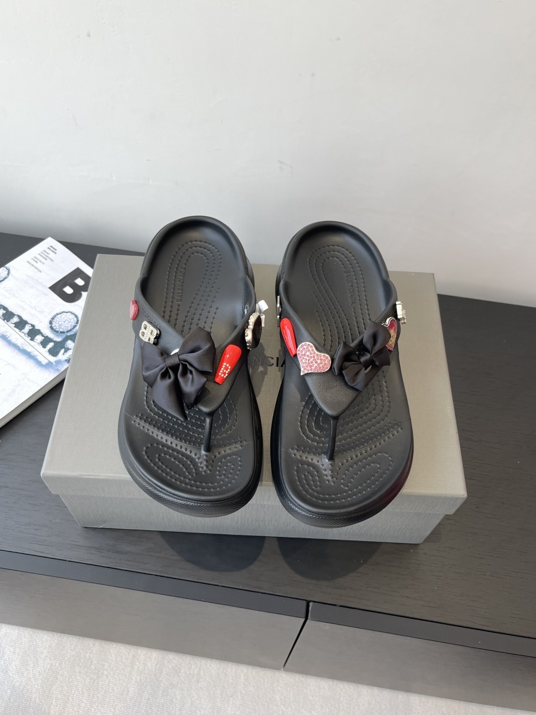 발렌시아가 25ss 여름 신상 리본 통굽 슬리퍼