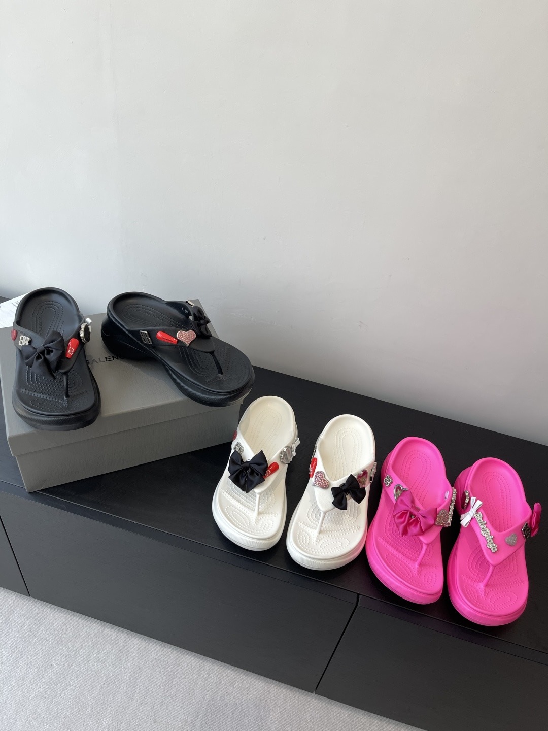 발렌시아가 25ss 여름 신상 리본 통굽 슬리퍼