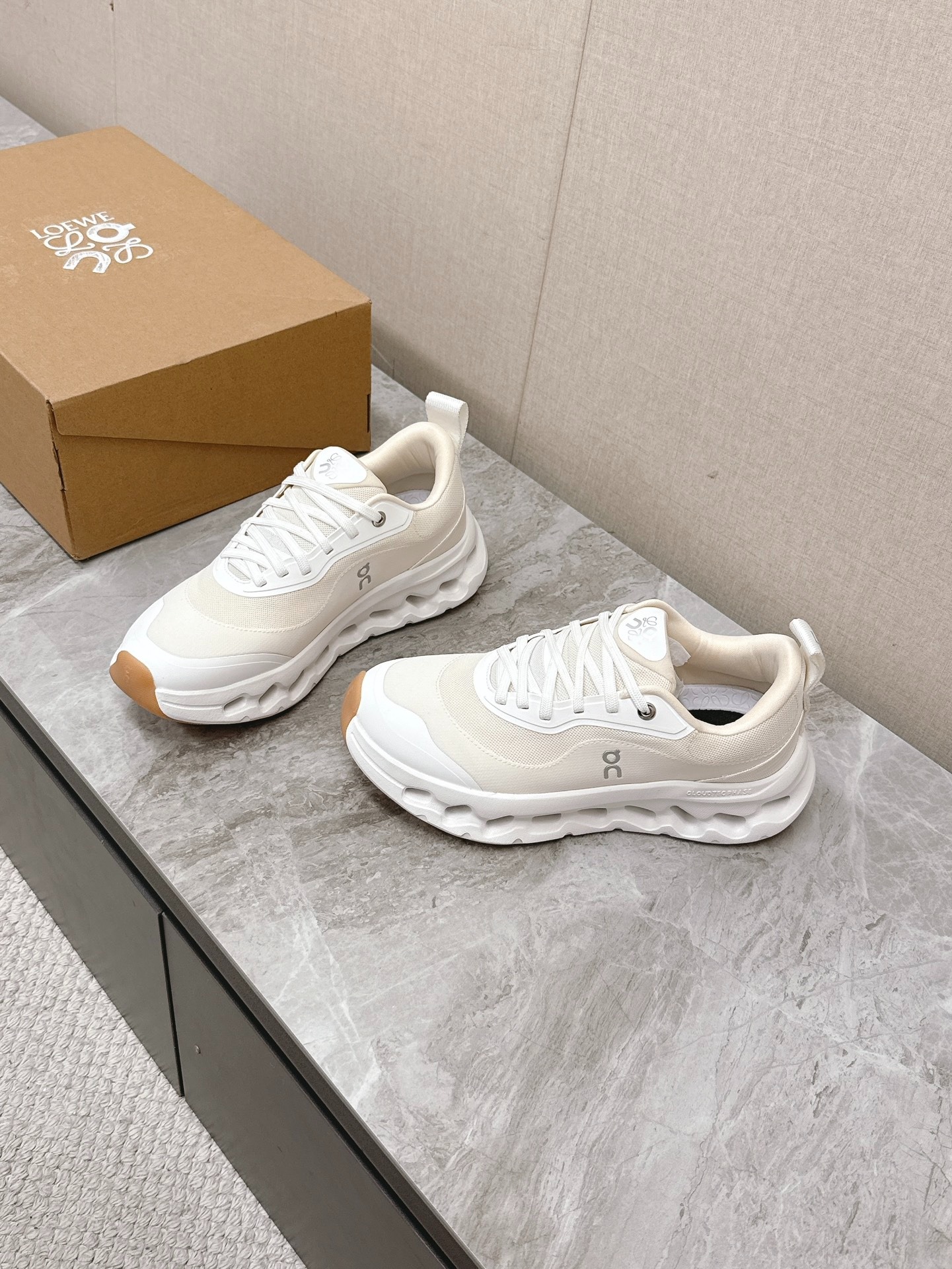 로에베 신상 런닝화