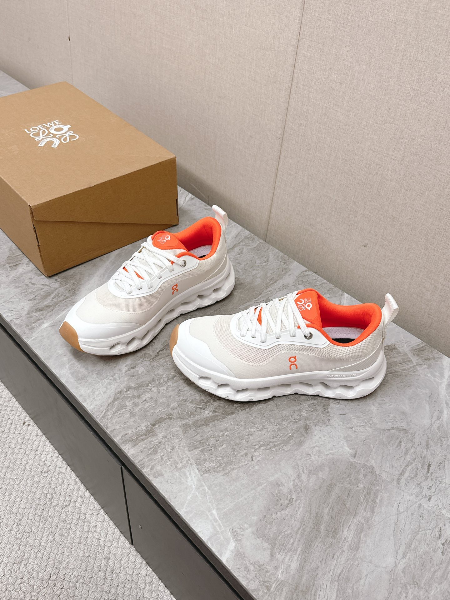 로에베 신상 런닝화