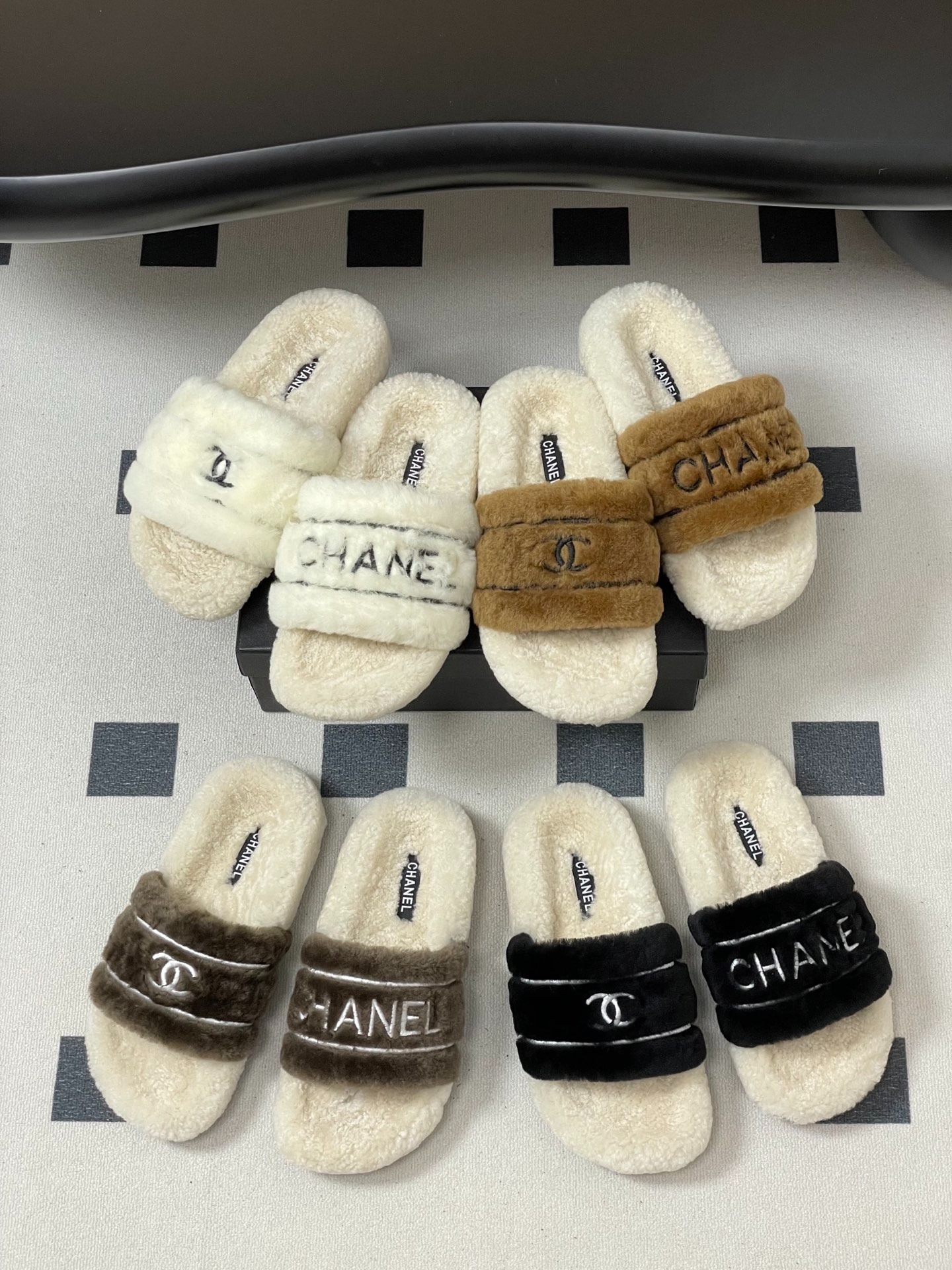샤넬 신상 양털 슬리퍼