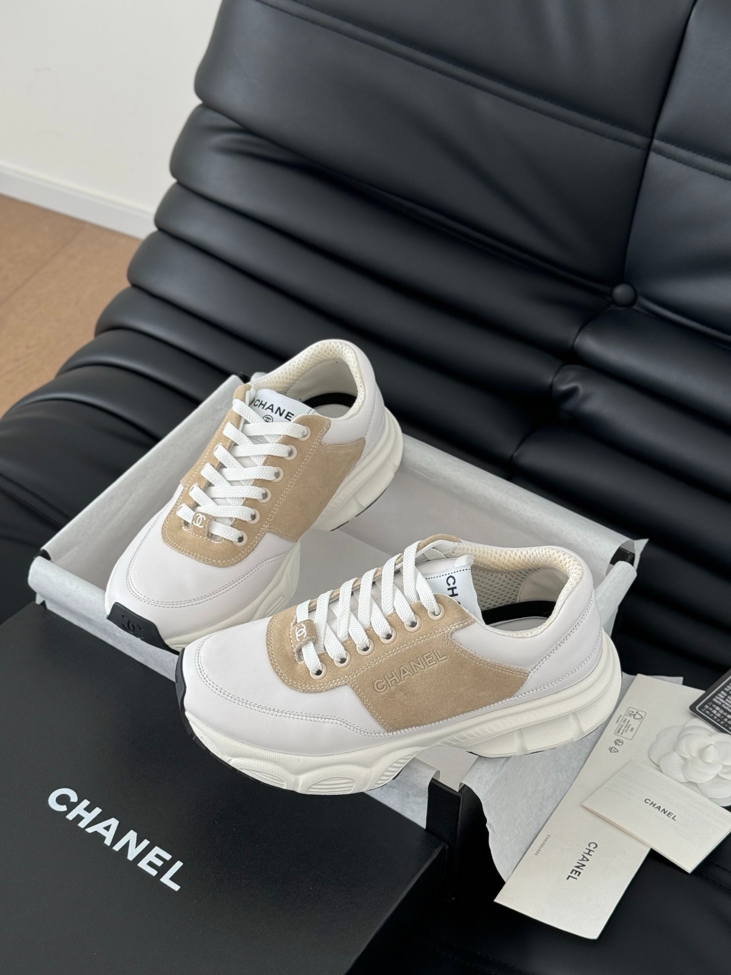 샤넬 25C 신상 팬더 스니커즈