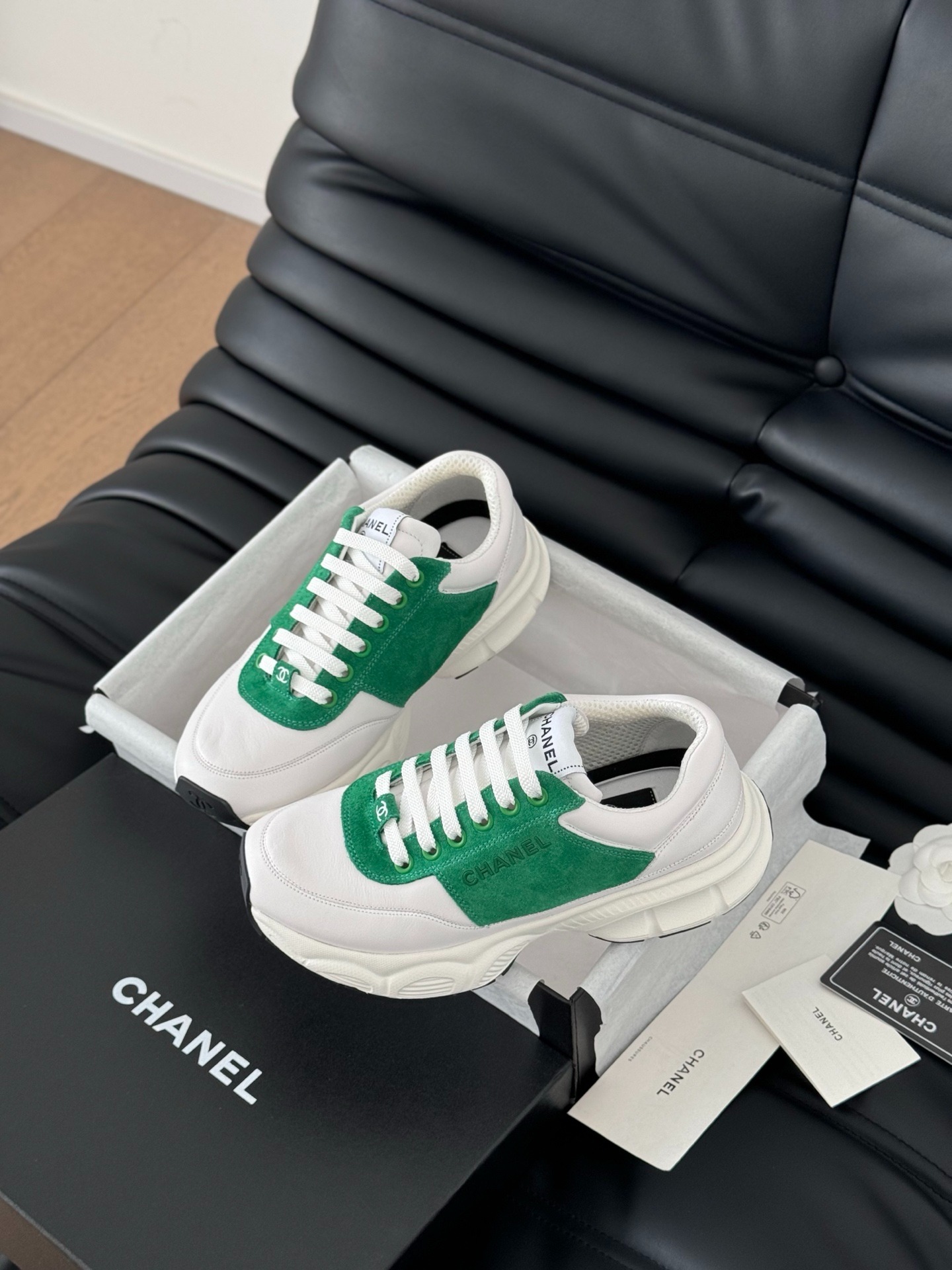 샤넬 25C 신상 팬더 스니커즈