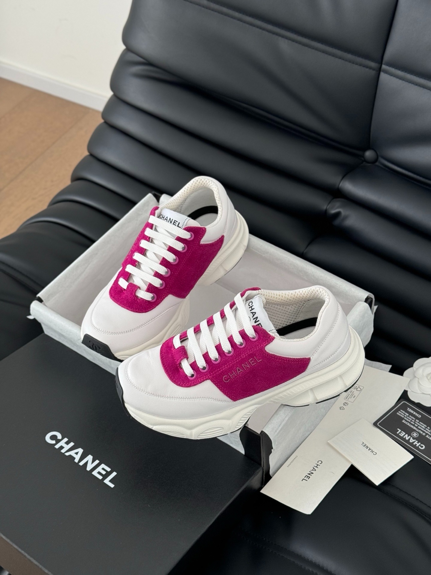 샤넬 25C 신상 팬더 스니커즈