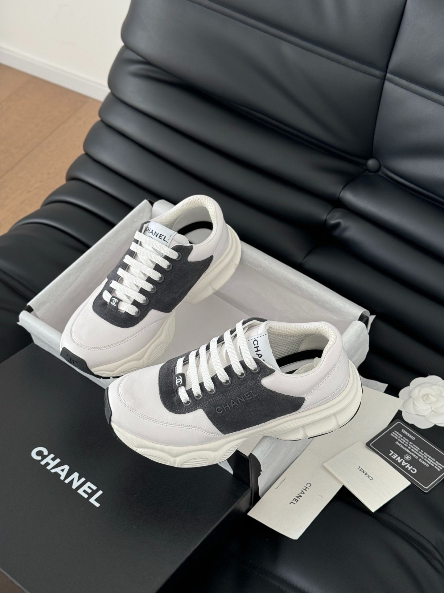 샤넬 25C 신상 팬더 스니커즈