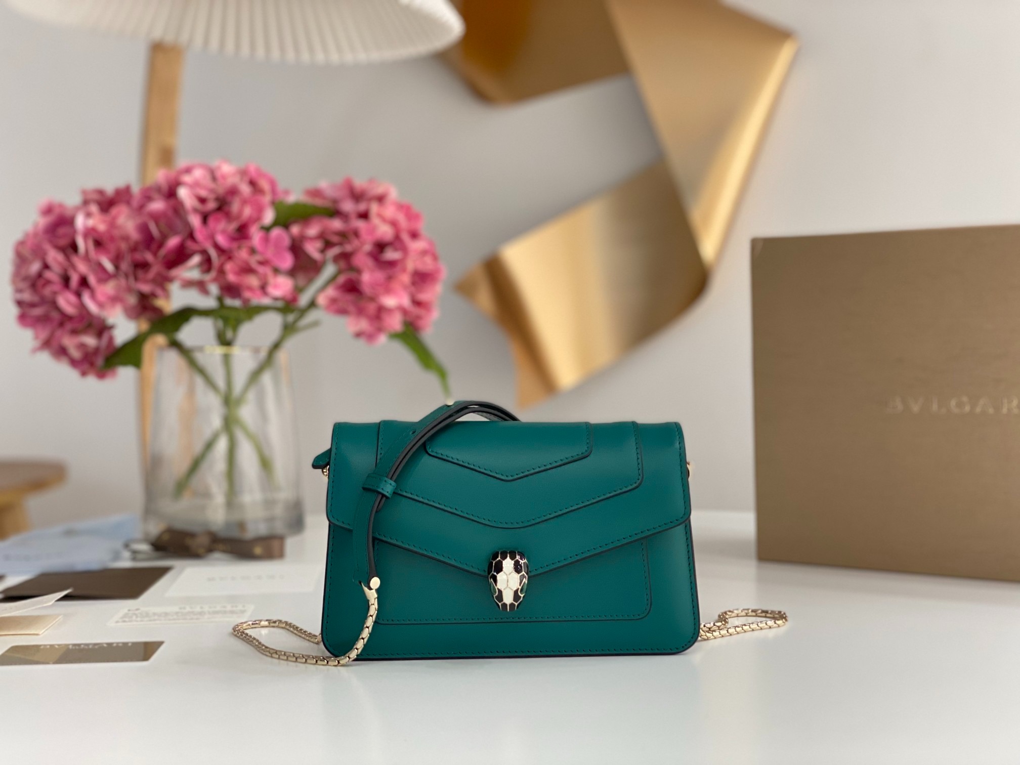 불가리 24ss 세르펜티 Forever East-West 스몰 숄더백