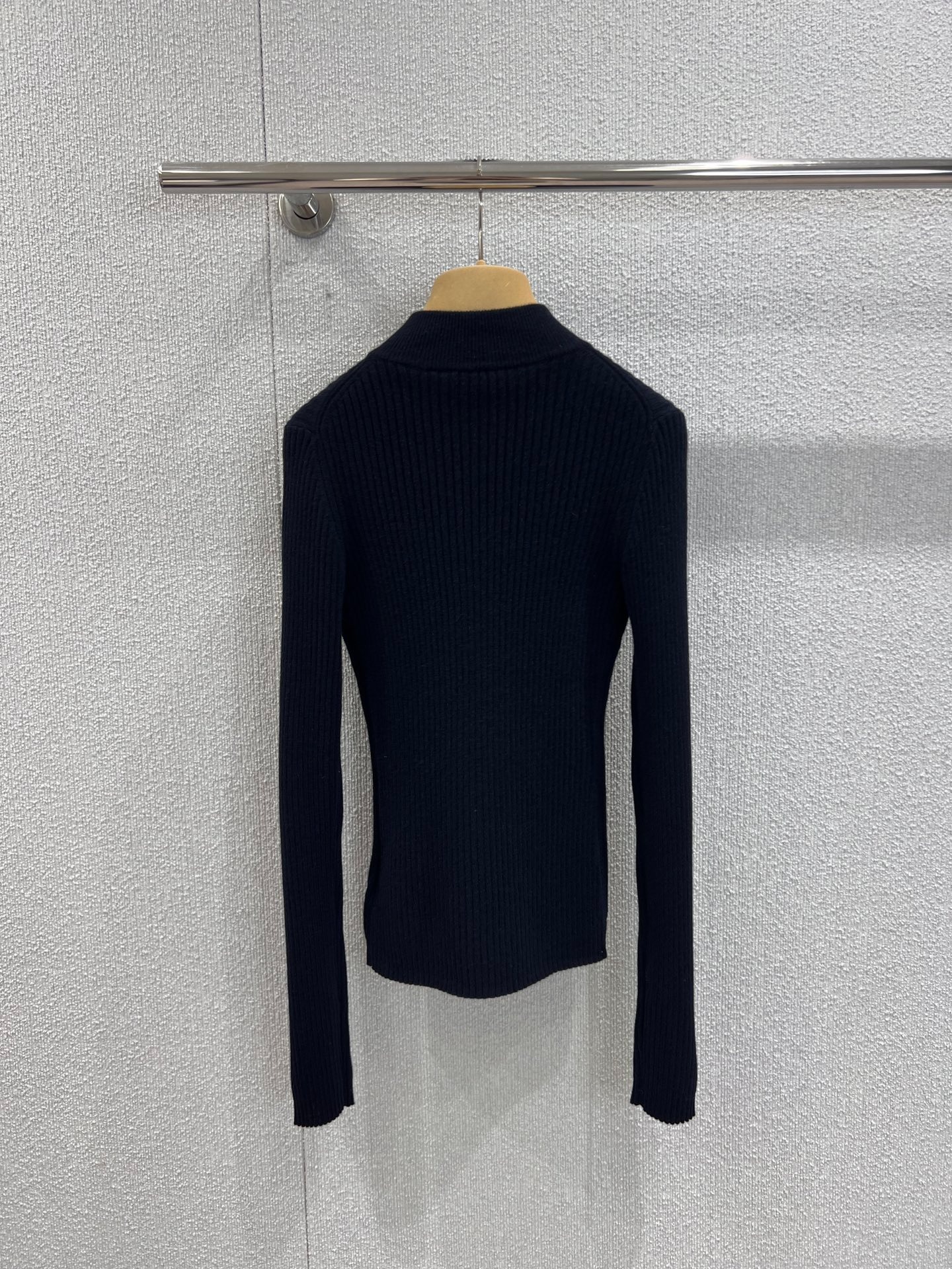 미우미우 25Fw 신상 하이넥 집업 니트 가디건