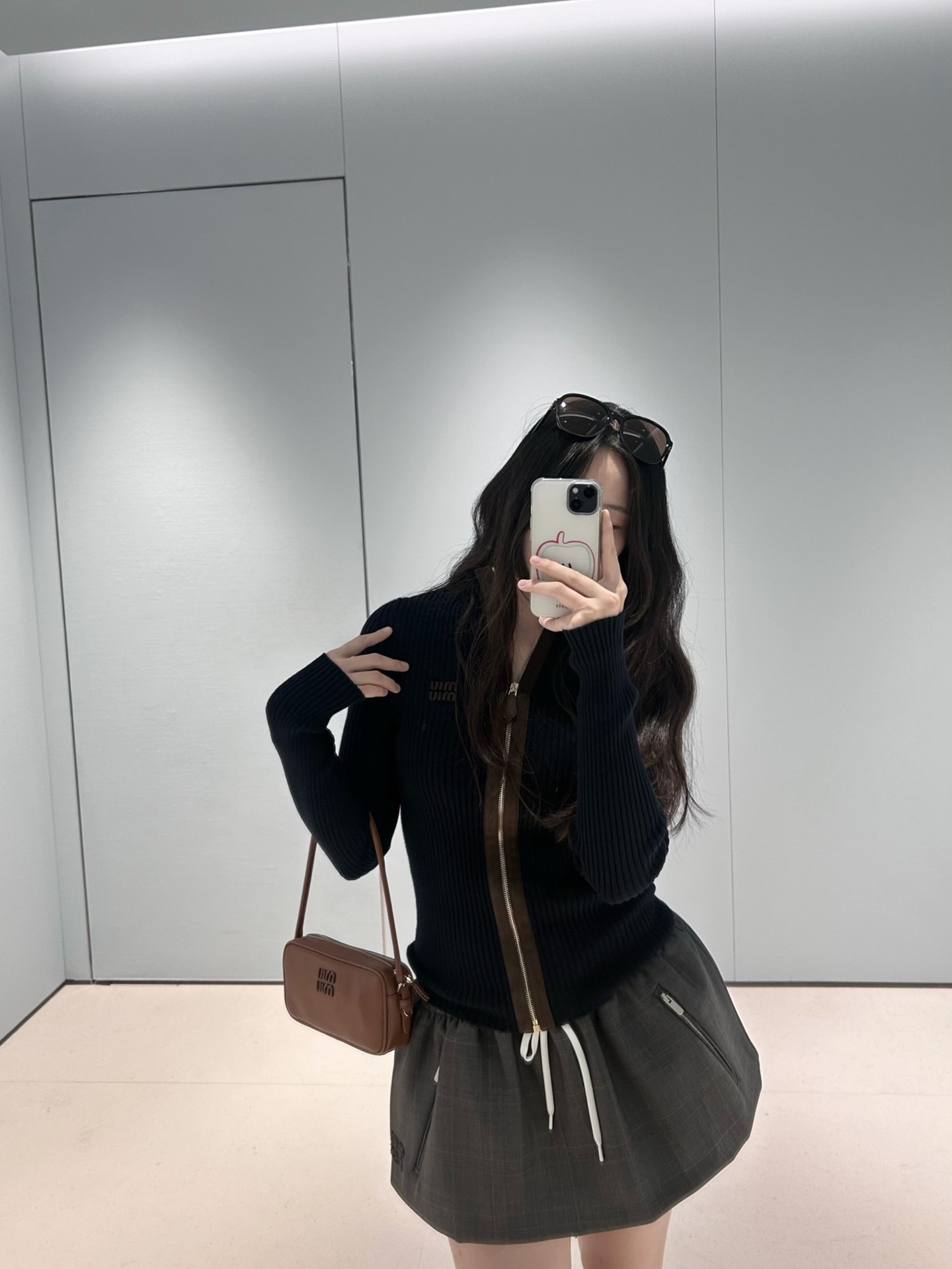 미우미우 25Fw 신상 하이넥 집업 니트 가디건