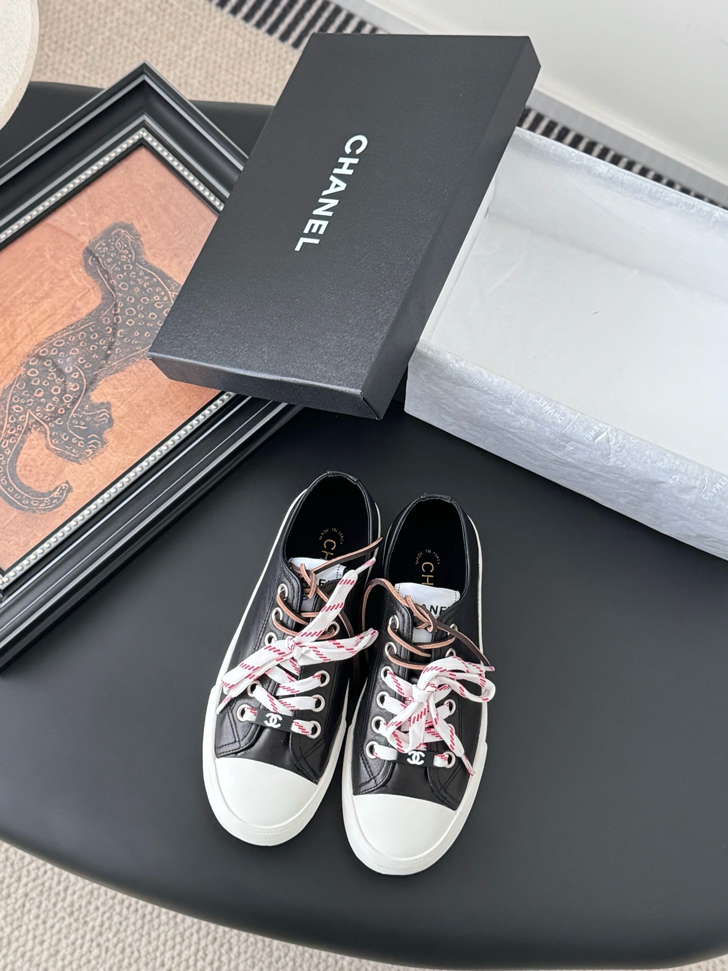 샤넬 25K 신상 팬더 패치 스니커즈