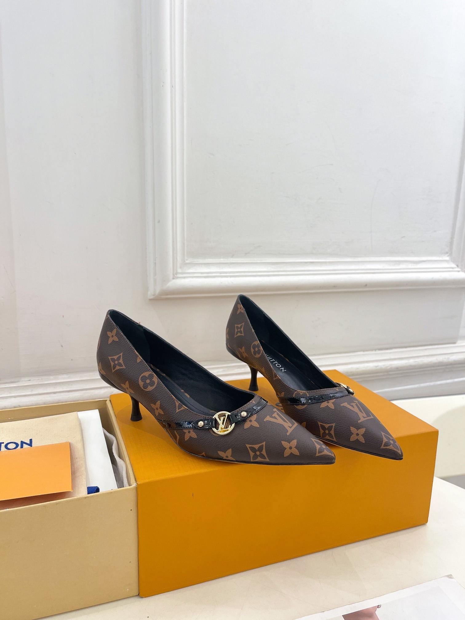 루이비통 25 뉴 프리미엄 키높이 단화 하드탑