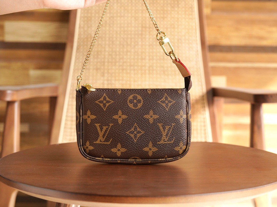 루이비통 미니 포쉐트 악세수아