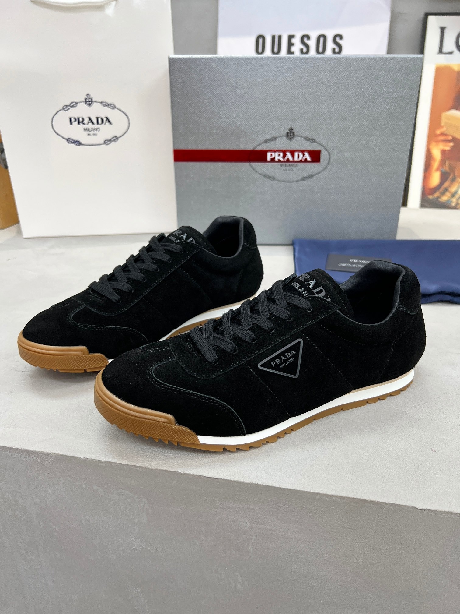 프라다 클래식 스니커즈