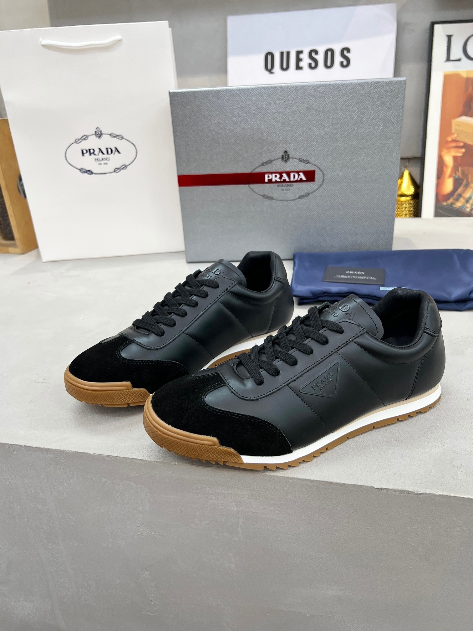 프라다 클래식 스니커즈