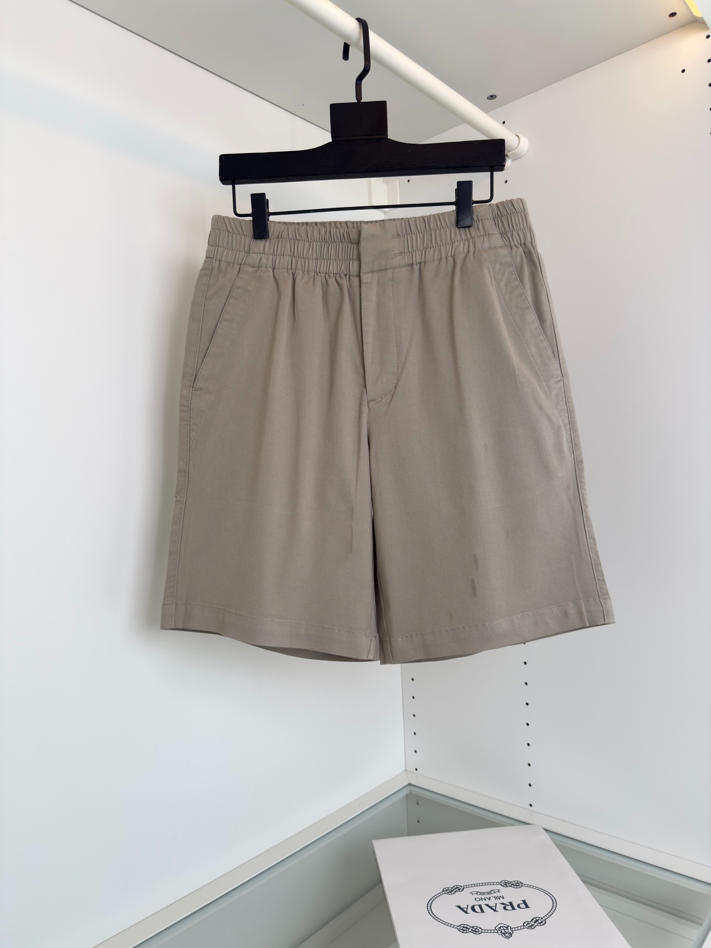 프라다 2025 여름 실크 코튼 캐주얼 반바지