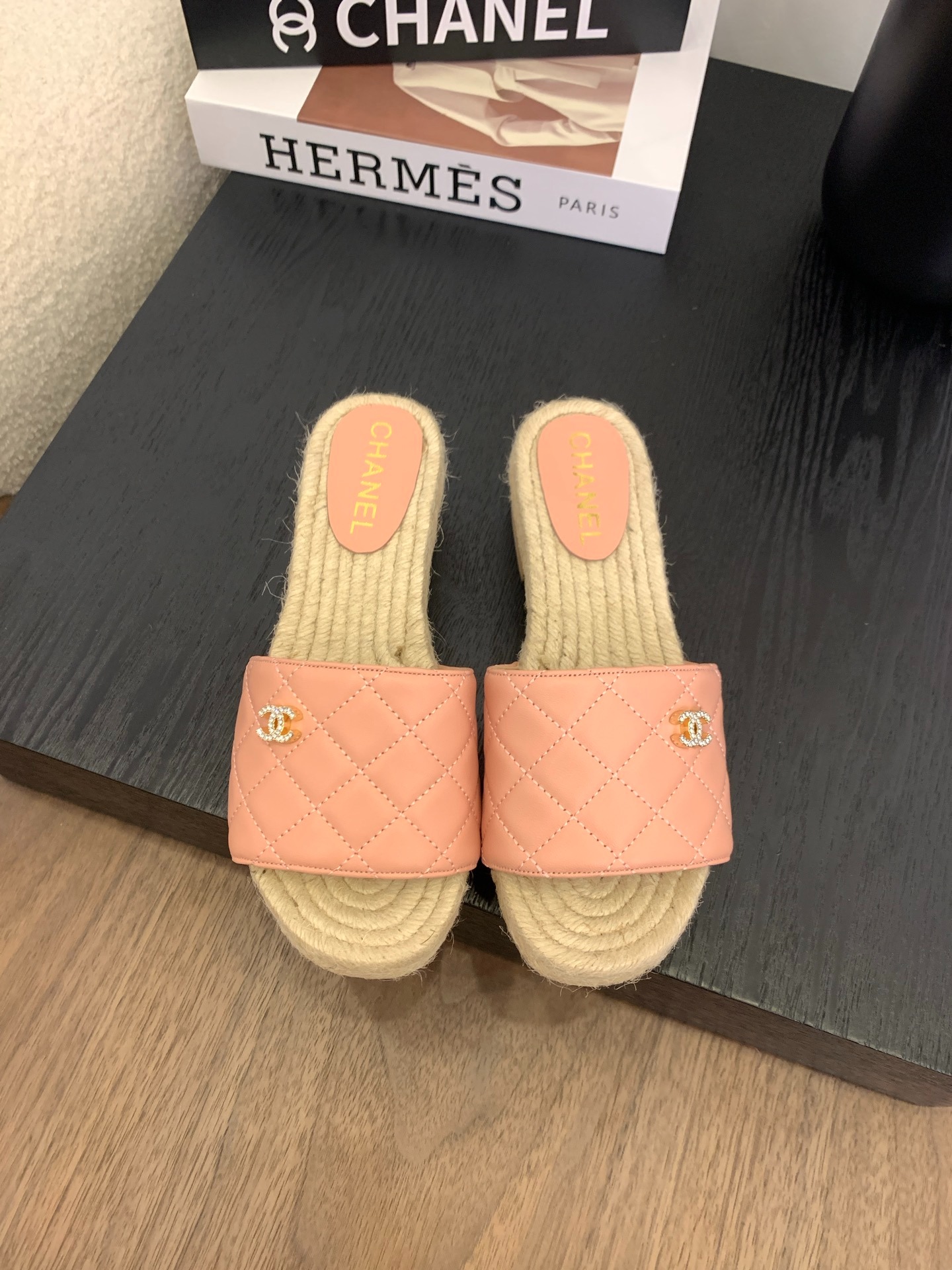 샤넬 25 신상 통굽 슬리퍼