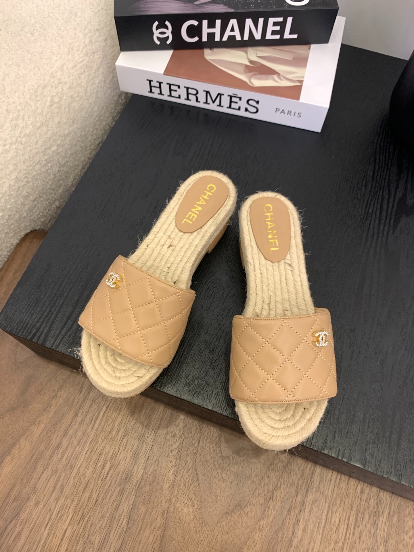 샤넬 25 신상 통굽 슬리퍼