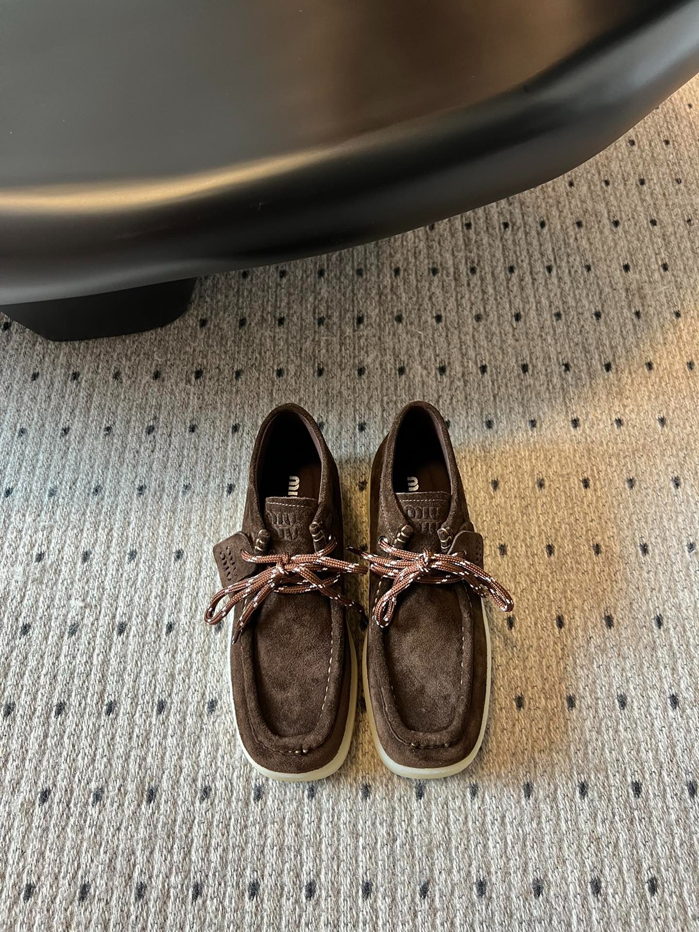 미우미우 25ss 신상 통굽 앵클부츠