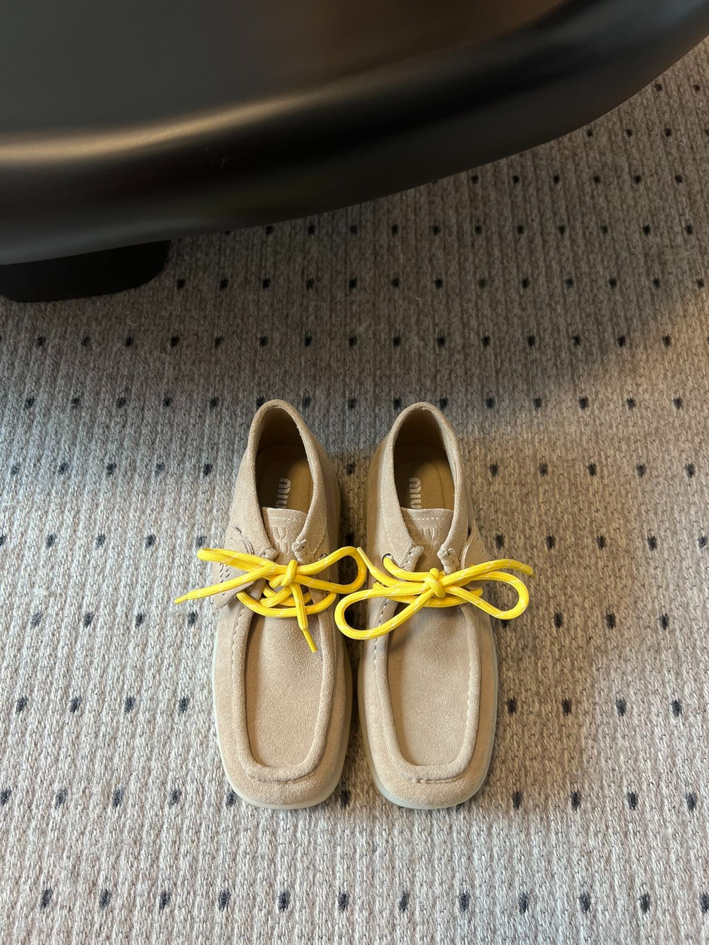 미우미우 25ss 신상 통굽 앵클부츠