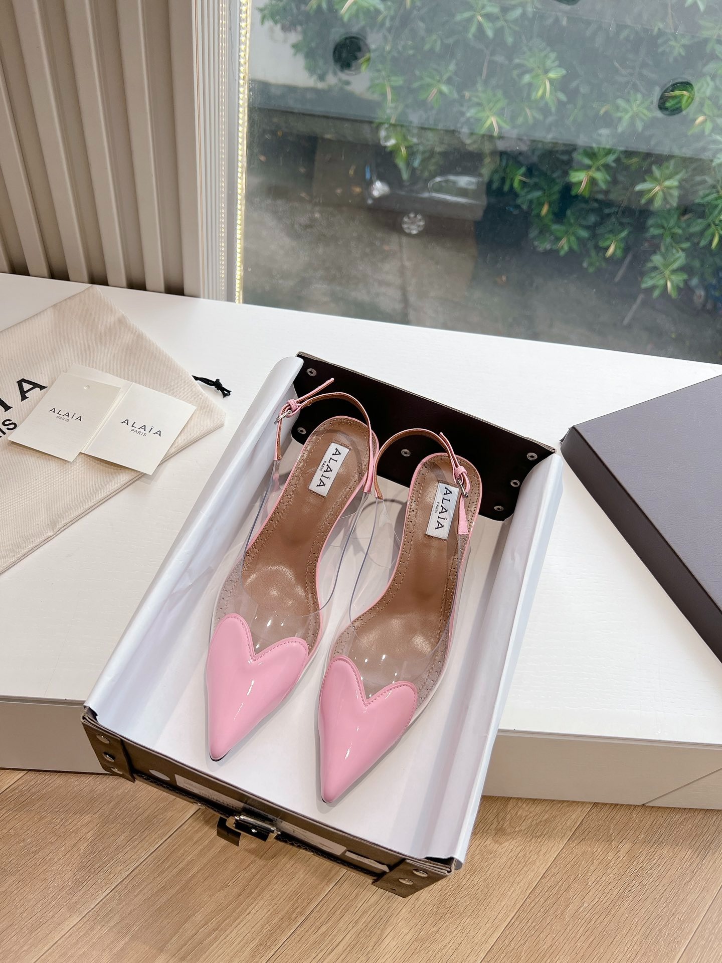 알라이아 슬링백 하트 뮬러 힐