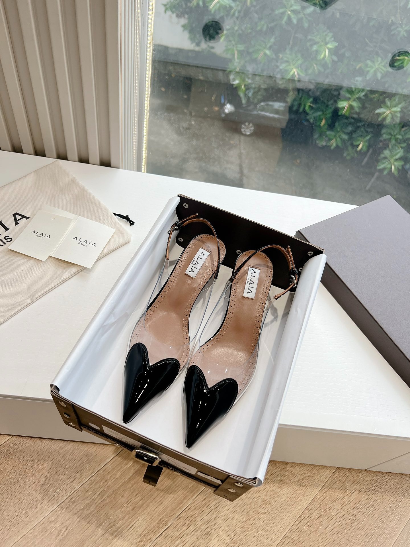 알라이아 슬링백 하트 뮬러 힐