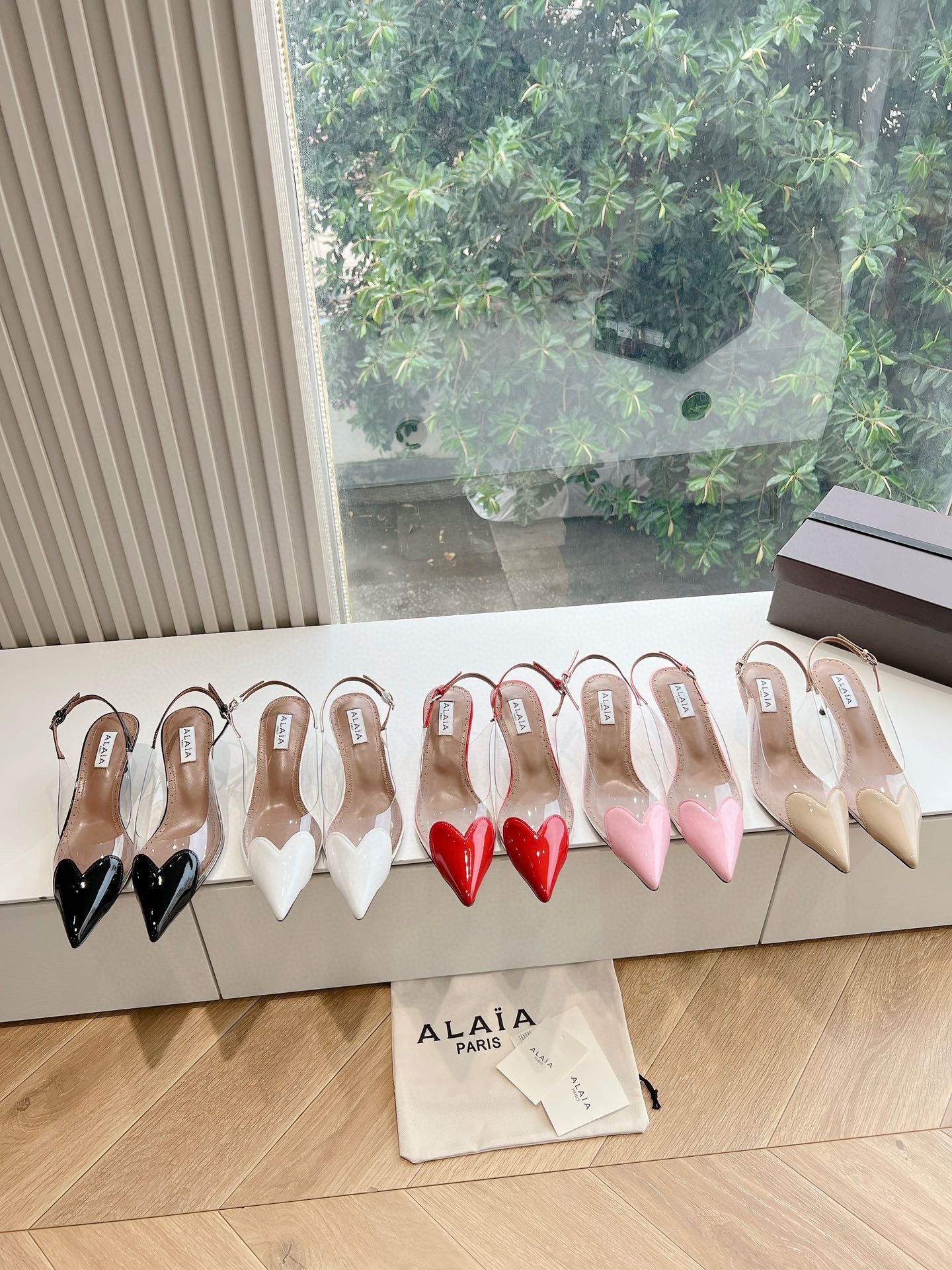 알라이아 슬링백 하트 뮬러 힐