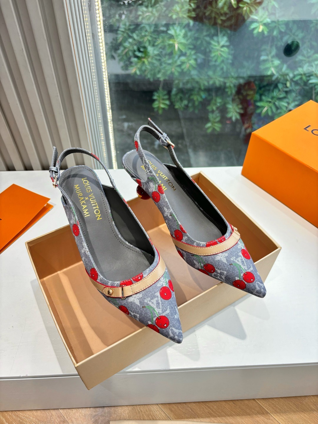 루이비통 x 무*카미 신상 단화 샌들