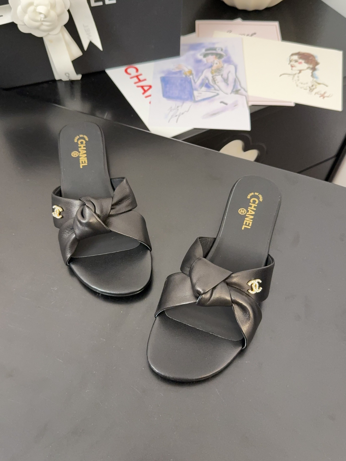 샤넬 25 신상 크로스 샌들