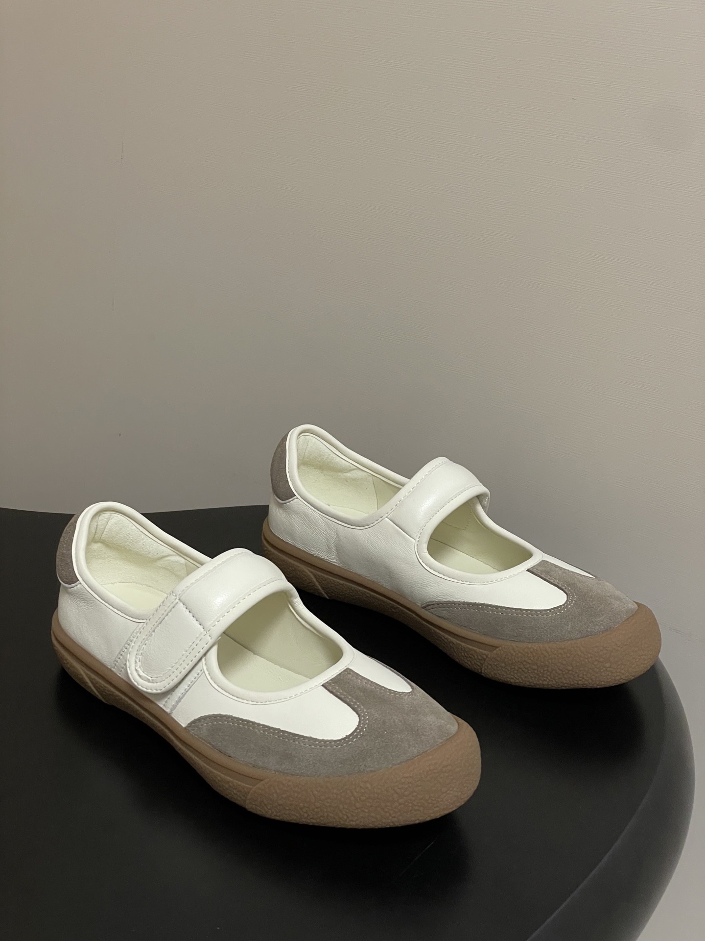 더로우 25 신상 벨크로 플랫슈즈