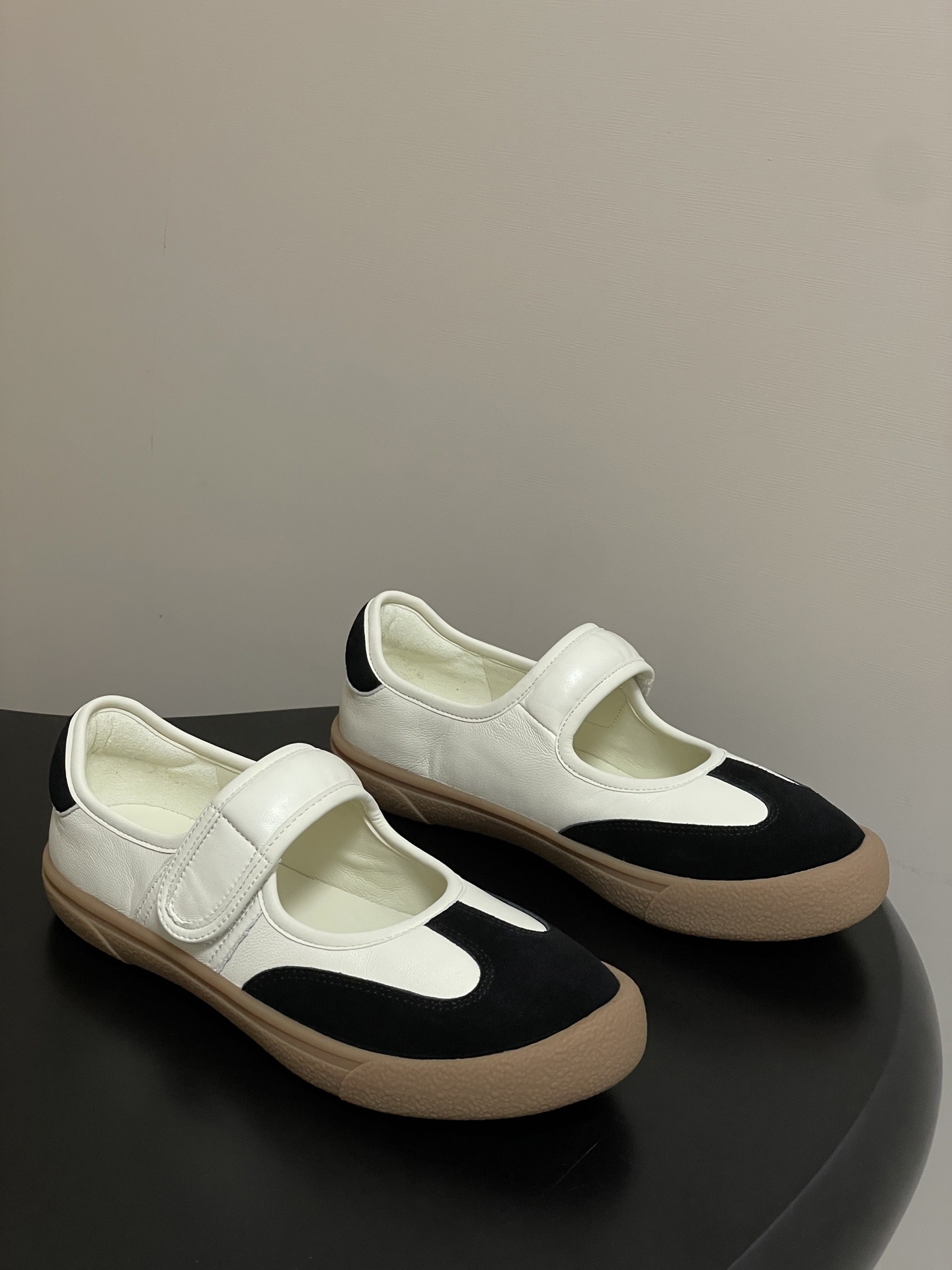 더로우 25 신상 벨크로 플랫슈즈