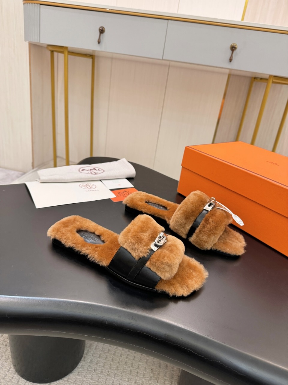 에르메스 25 가을 겨울 신상 켈리 털 슬리퍼