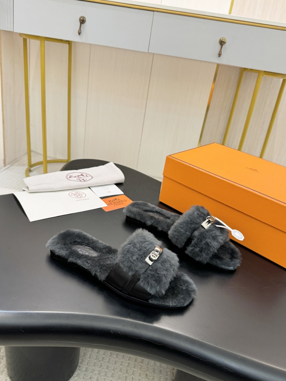 에르메스 25 가을 겨울 신상 켈리 털 슬리퍼