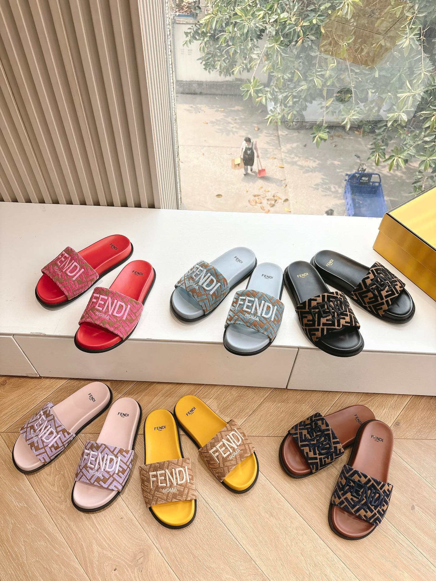 펜디 샌들 슬리퍼