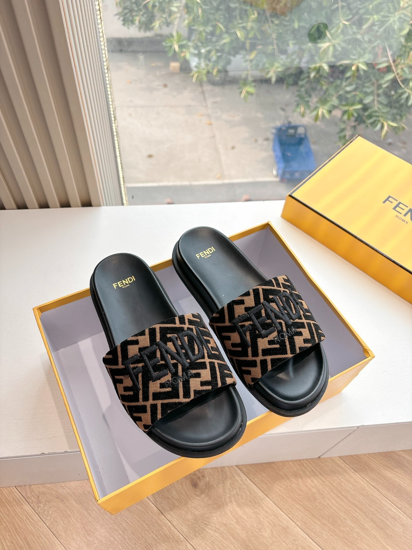 펜디 샌들 슬리퍼