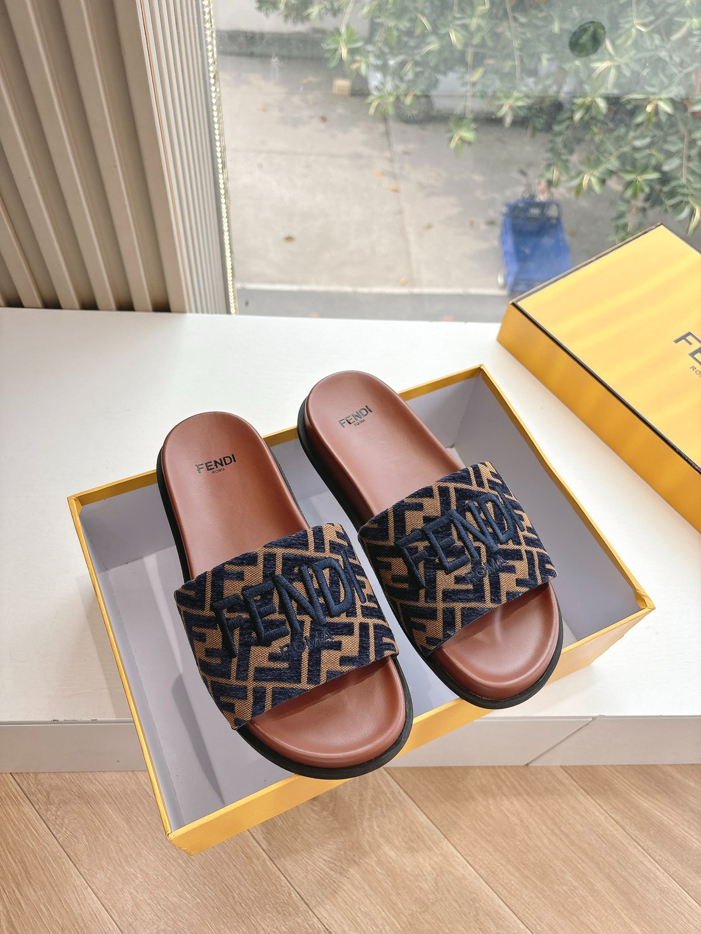 펜디 샌들 슬리퍼