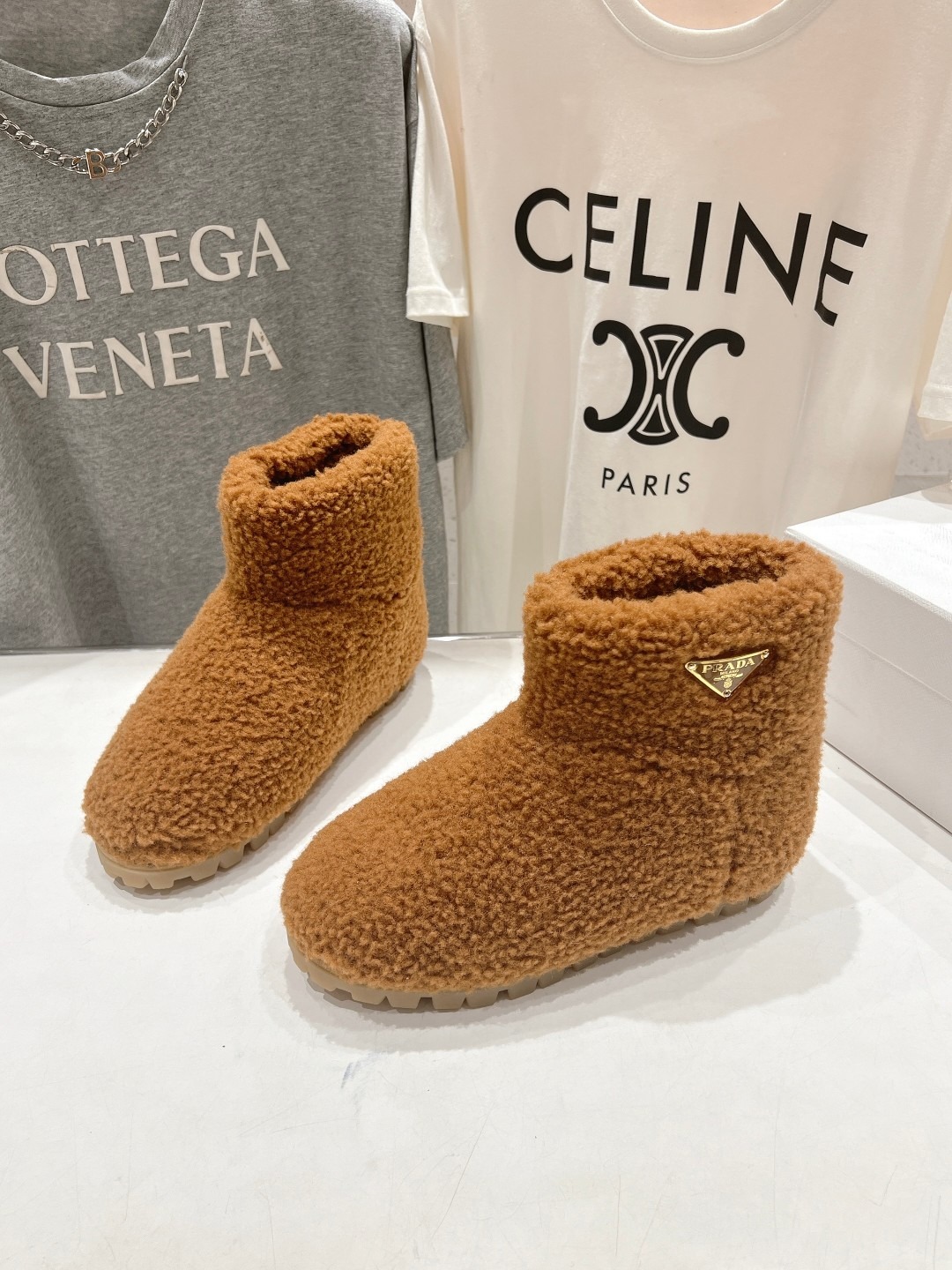 프라다 25ss 신상 스노우부츠 앵클 털부츠